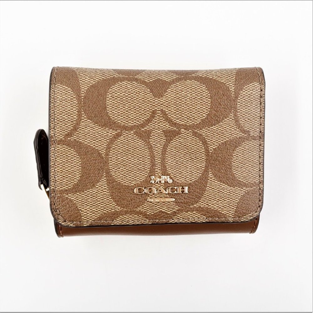 Coach Small Trifold Wallet Signature - FCM40